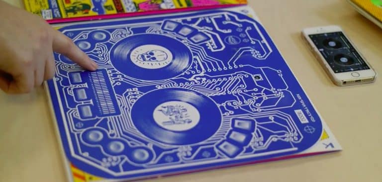 Une cover d&rsquo;album se connecte à votre smartphone pour mixer votre musique
