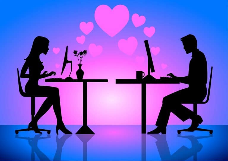 Les français et la rencontre en ligne : sexting et plan cul ?