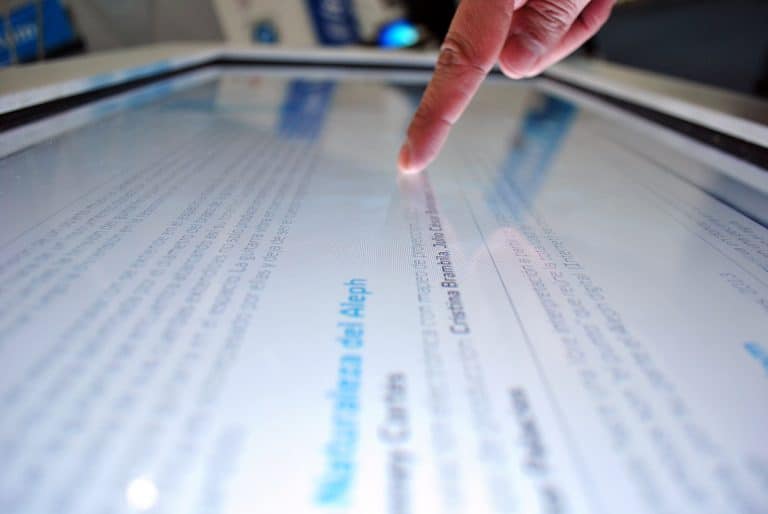 L’écran interactif tactile, un outil de plus en plus démocratisé